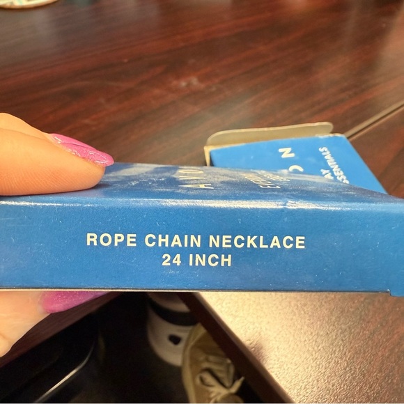 Avon  Goldtone  Rope Chain Necklace NIB vintage 2005 24 & 30 inch lengths - Picture 5 of 7